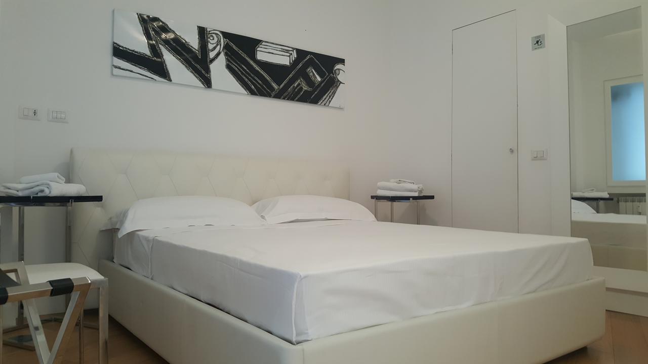 Lhp Chiaia * Naples