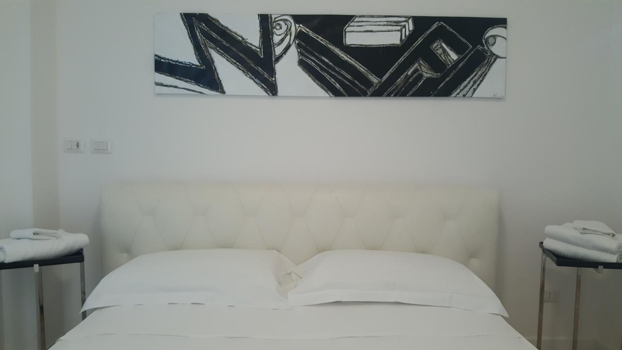 Lhp Chiaia * Naples
